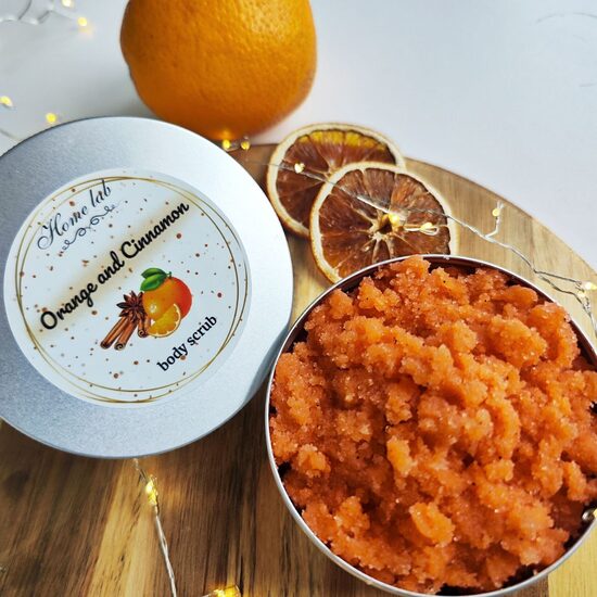Putojošs ķermeņa skrubis “Apelsīns un kanēlis”